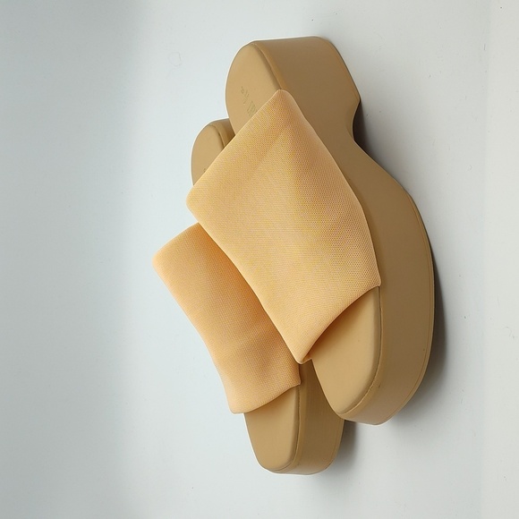 New Platform Sandal in Tan/Peach by Dreampairs Size 9 - Picture 5 of 10